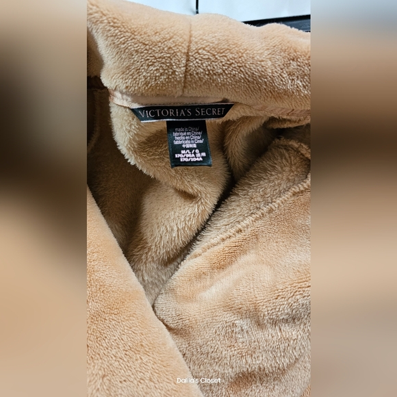 Victoria's Secret Cozy Tan Robe - Picture 2 of 4